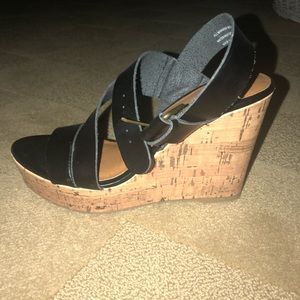Black Wedges